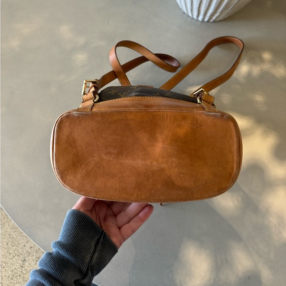 Louis Vuitton Monogram Montsouris Backpack MM - Picture 4 of 11